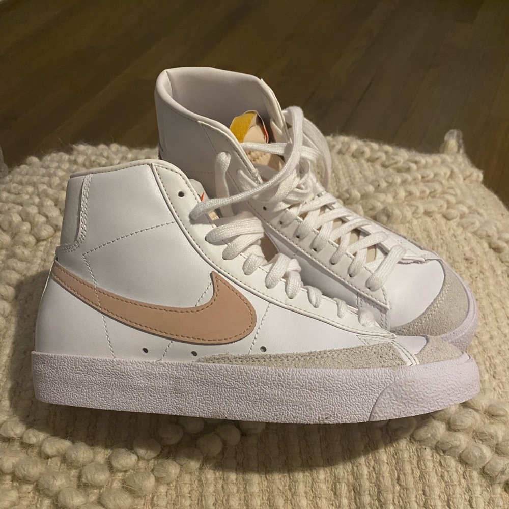 Nike Women’s Blazer Mid ‘77 Vintage ‘White Pink Oxford’ size 7